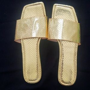 Gold Slippers, sz 9